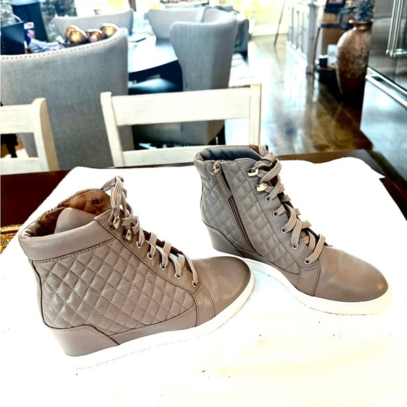 L. Paulo Quilted High-Top Wedge Sneakers - Gray - Size 8 - Picture 3 of 5